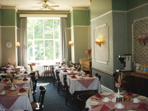Beaucliffe Hotel Манчестър Екстериор снимка
