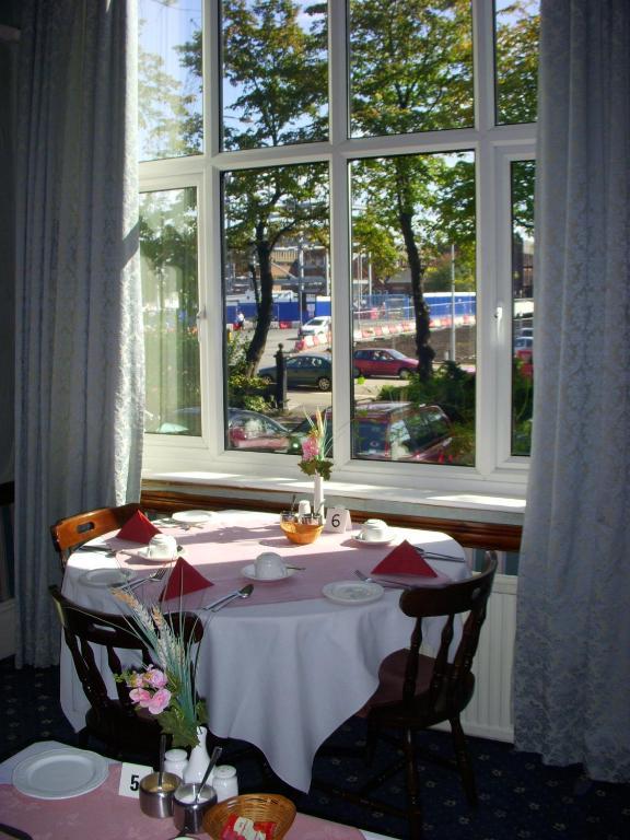 Beaucliffe Hotel Манчестър Екстериор снимка